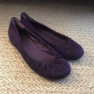 Purple flats feat. pleated design